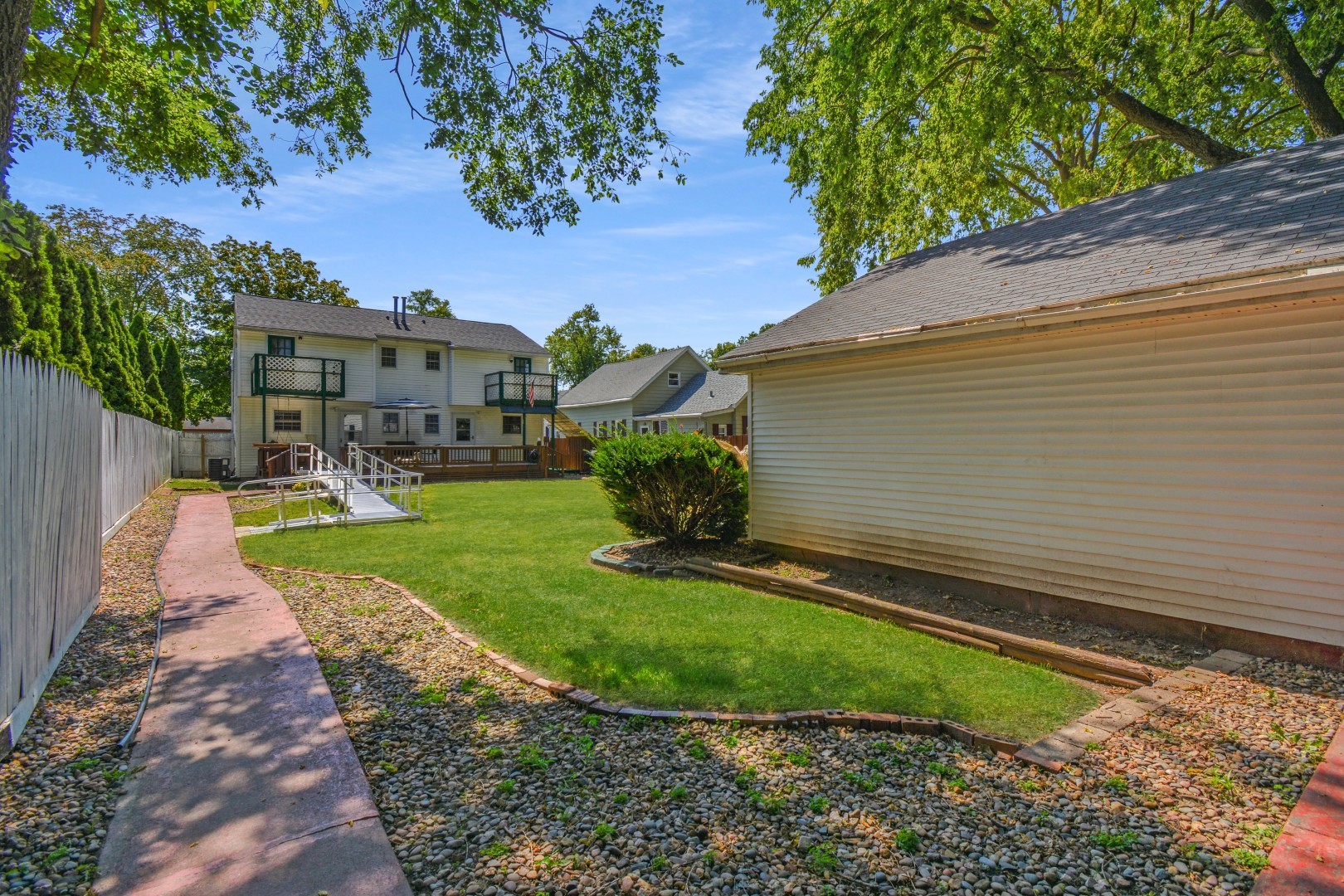 Bloomington, Illinois 61701, United States, 4 Bedrooms Bedrooms, ,5 BathroomsBathrooms,Residential,Contingent,238681