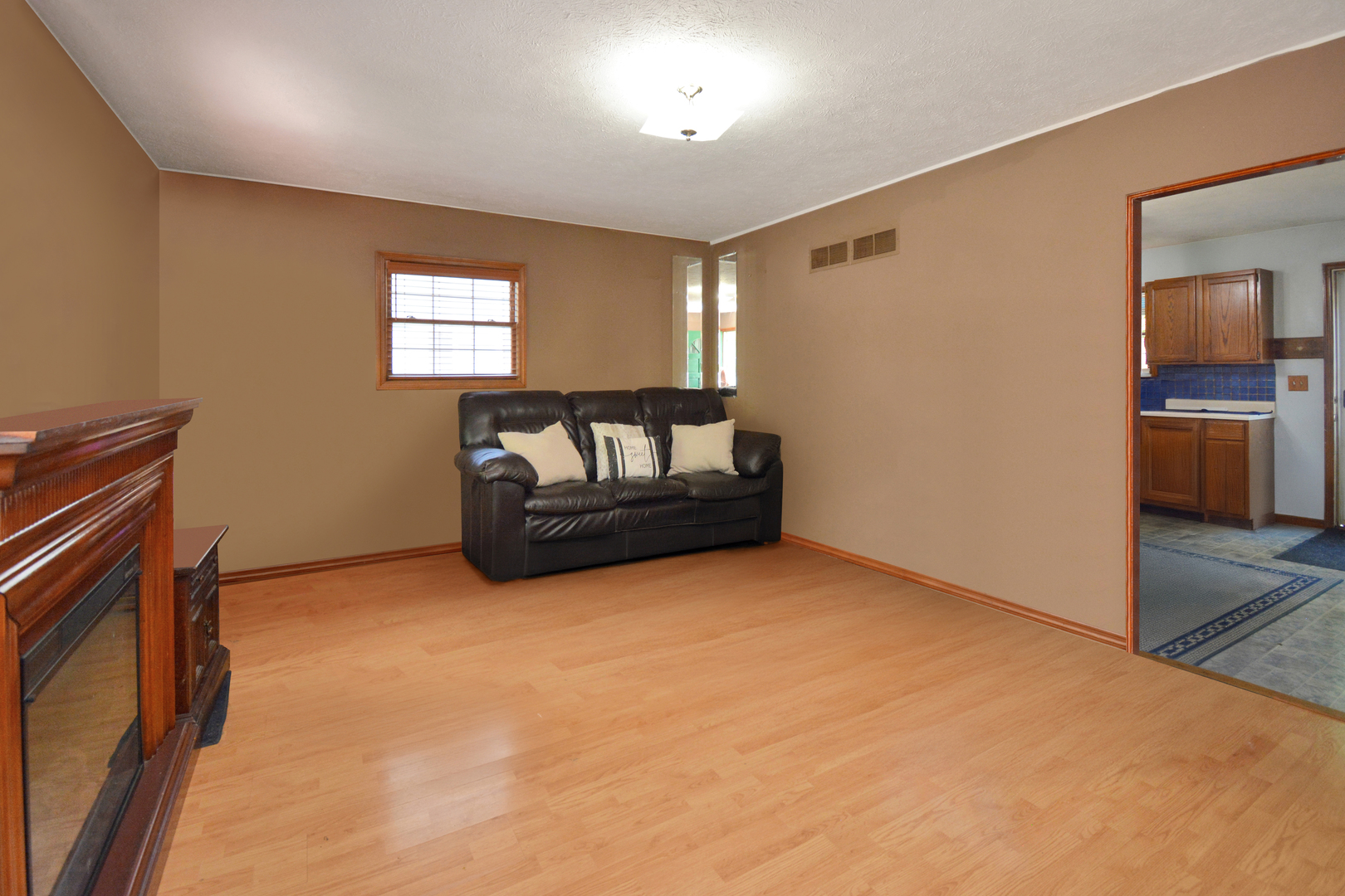 Bloomington, Illinois 61701, United States, 4 Bedrooms Bedrooms, ,5 BathroomsBathrooms,Residential,Contingent,238681