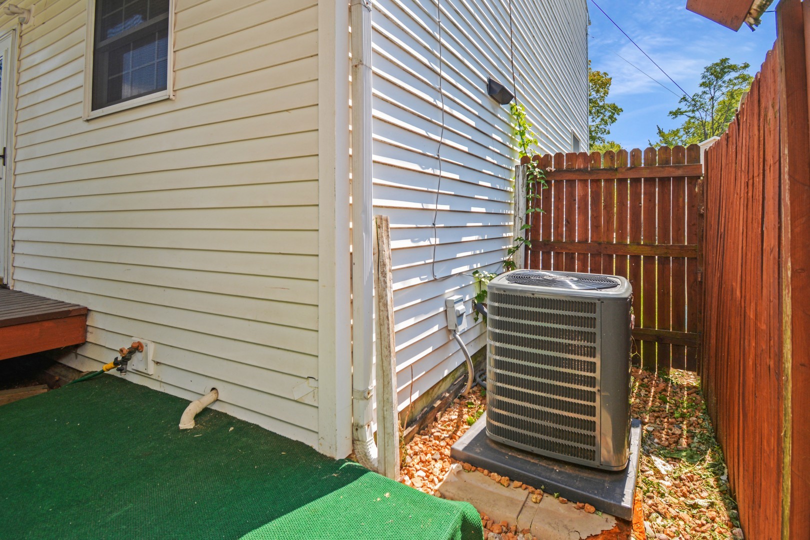 Bloomington, Illinois 61701, United States, 4 Bedrooms Bedrooms, ,5 BathroomsBathrooms,Residential,Contingent,238681