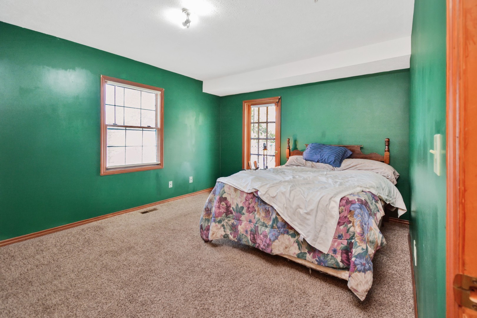 Bloomington, Illinois 61701, United States, 4 Bedrooms Bedrooms, ,5 BathroomsBathrooms,Residential,Contingent,238681