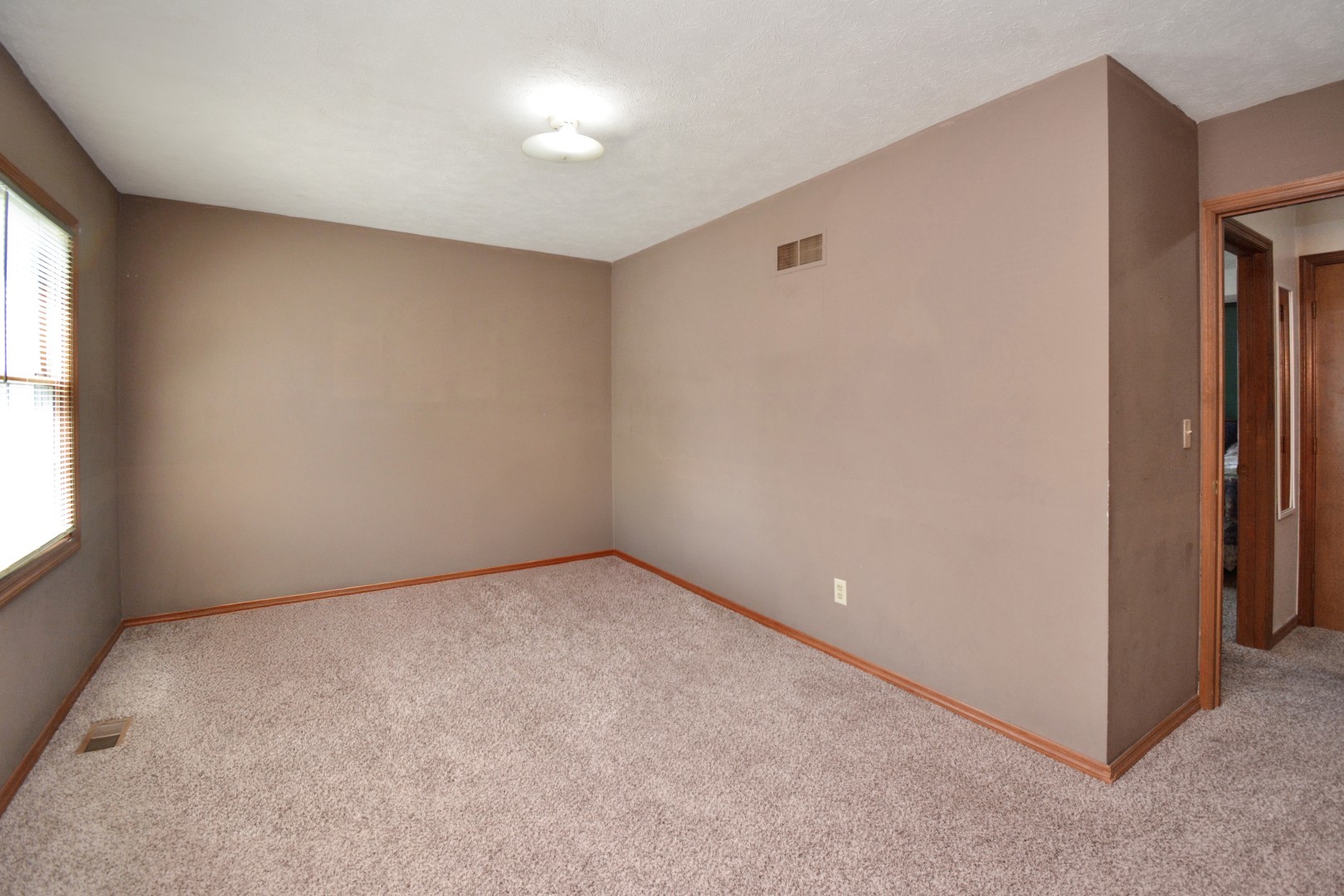 Bloomington, Illinois 61701, United States, 4 Bedrooms Bedrooms, ,5 BathroomsBathrooms,Residential,Contingent,238681