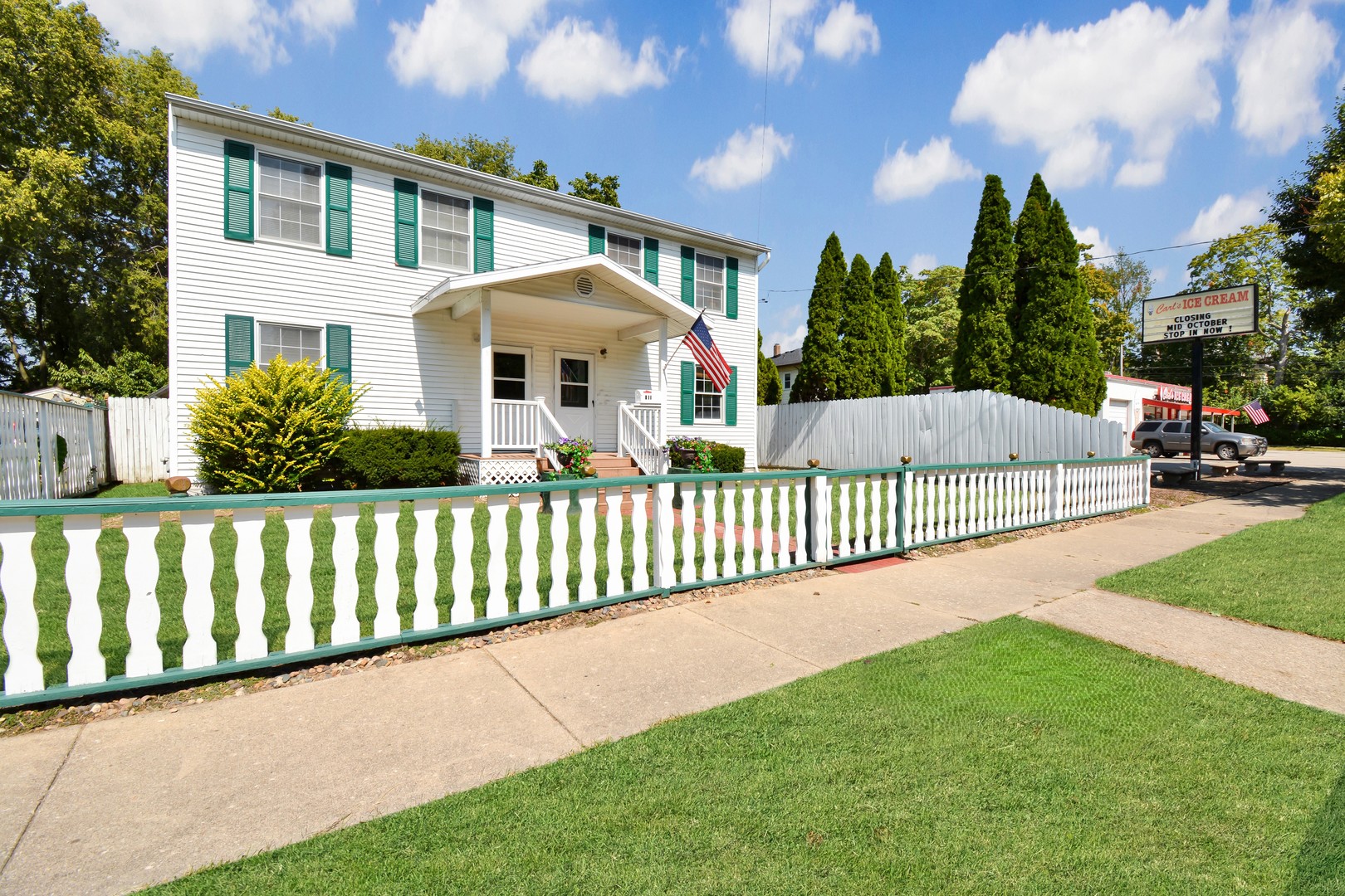 Bloomington, Illinois 61701, United States, 4 Bedrooms Bedrooms, ,5 BathroomsBathrooms,Residential,Contingent,238681