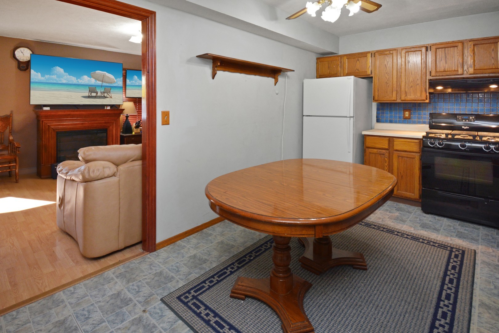 Bloomington, Illinois 61701, United States, 4 Bedrooms Bedrooms, ,5 BathroomsBathrooms,Residential,Contingent,238681