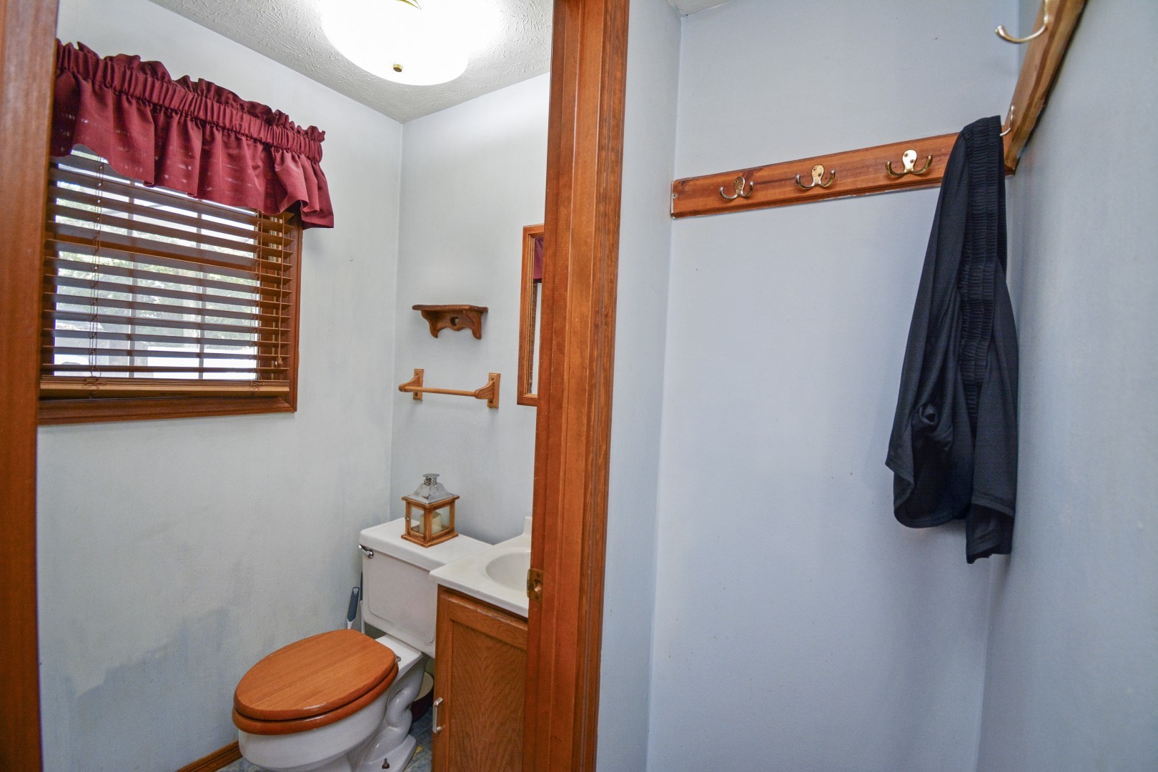 Bloomington, Illinois 61701, United States, 4 Bedrooms Bedrooms, ,5 BathroomsBathrooms,Residential,Contingent,238681