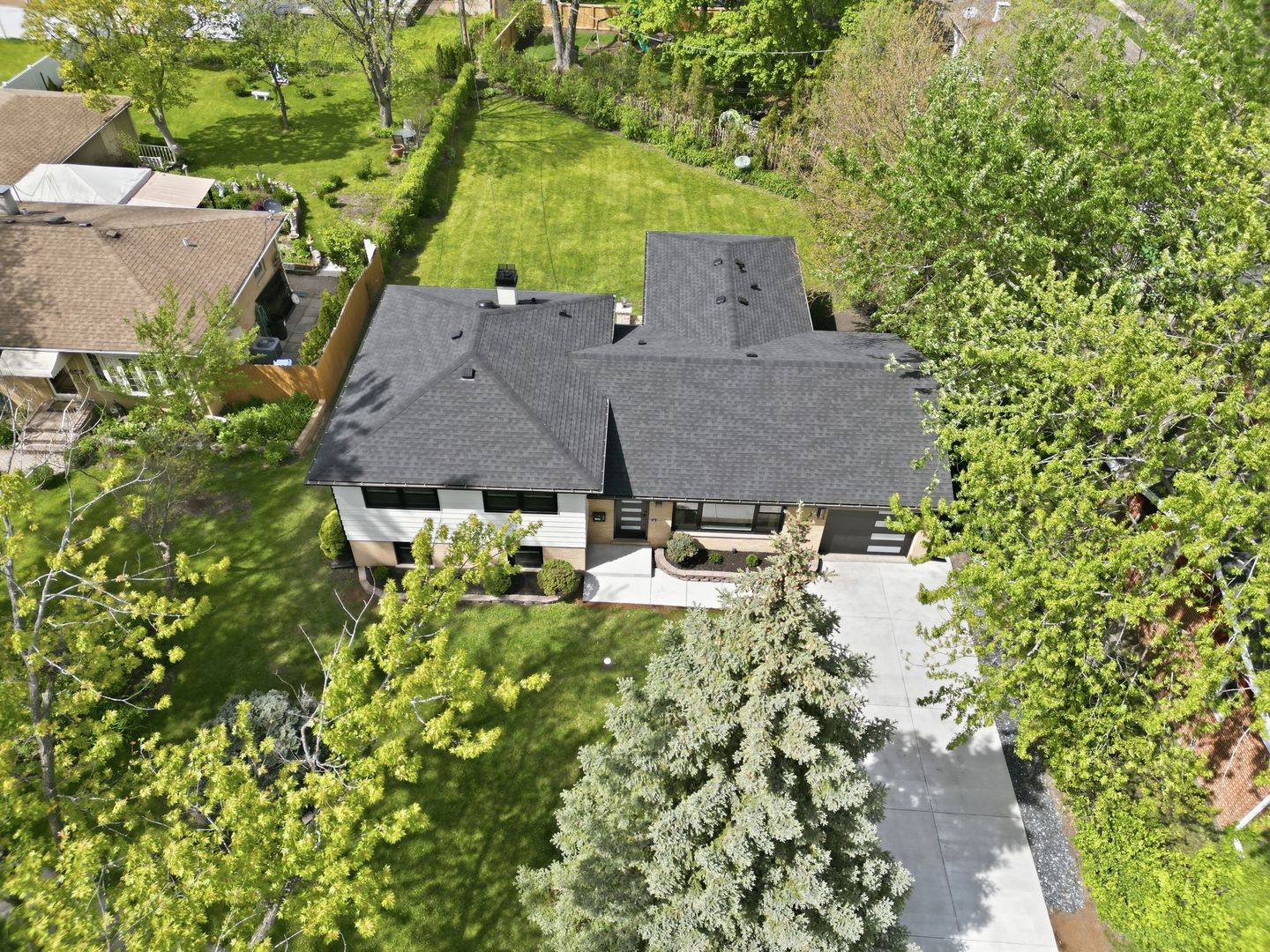 1602 W Willow Lane
