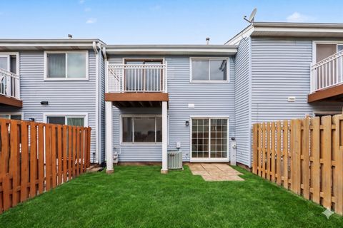 Tiny photo for 1895 Hickory Lane, Glendale Heights, IL 60139 (MLS # 12628694)