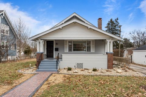 Photo of 722 S Prairie Street, Champaign, IL 61820 (MLS # 12543422)