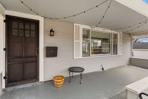 Tiny photo for 722 S Prairie Street, Champaign, IL 61820 (MLS # 12543422)