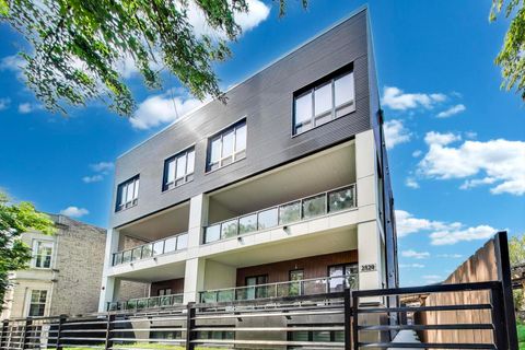 Photo of 2820 W Lyndale Street #2N, Chicago, IL 60647 (MLS # 12465844)