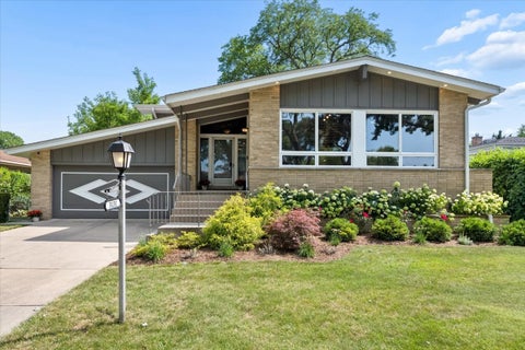 Photo of 3131 Central Avenue, Wilmette, IL 60091 (MLS # 12705593)