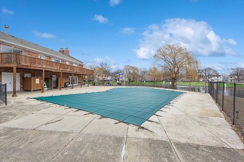 Tiny photo for 1135 Mount Vernon Court #B, Wheaton, IL 60189 (MLS # 12537327)