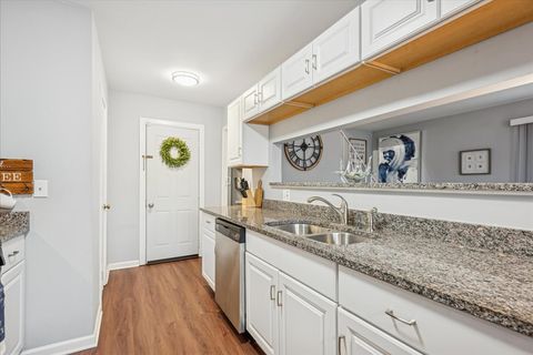 Tiny photo for 1135 Mount Vernon Court #B, Wheaton, IL 60189 (MLS # 12537327)