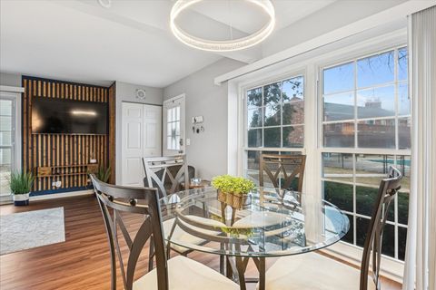 Tiny photo for 1135 Mount Vernon Court #B, Wheaton, IL 60189 (MLS # 12537327)