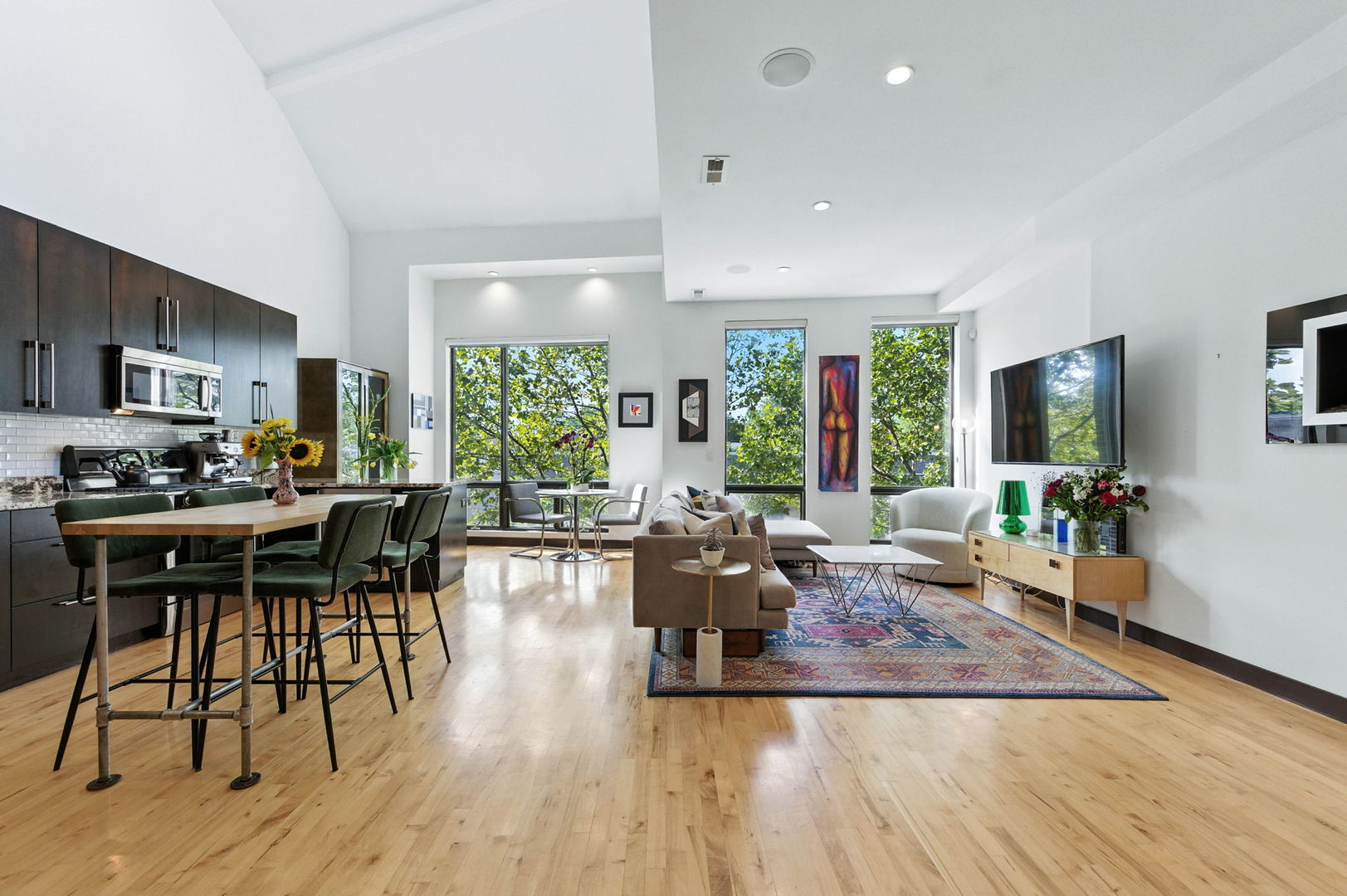 2130 W NORTH Avenue 303