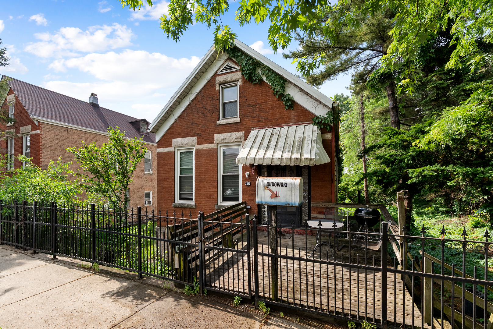 2421 W 21st Place