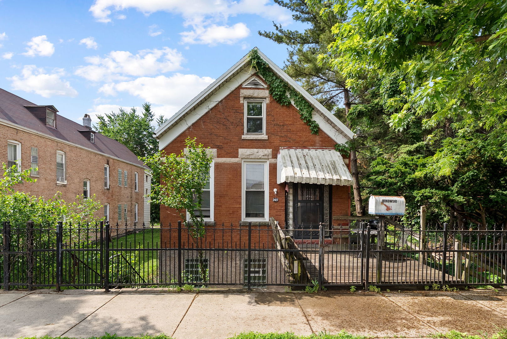 2421 W 21st Place