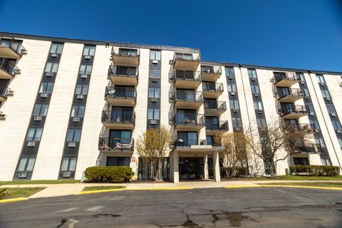Tiny photo for 9128 W Terrace Drive #6L, Niles, IL 60714 (MLS # 12684080)