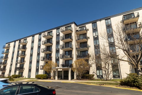 Photo of 9128 W Terrace Drive #6L, Niles, IL 60714 (MLS # 12684080)