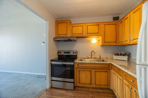 Tiny photo for 9128 W Terrace Drive #6L, Niles, IL 60714 (MLS # 12684080)