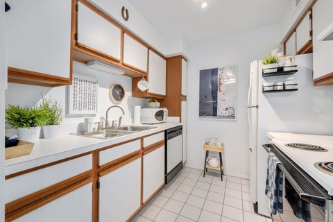 Tiny photo for 6109 Knoll Wood Road #102, Willowbrook, IL 60527 (MLS # 12655144)