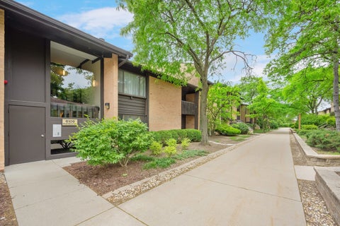 Tiny photo for 6109 Knoll Wood Road #102, Willowbrook, IL 60527 (MLS # 12655144)