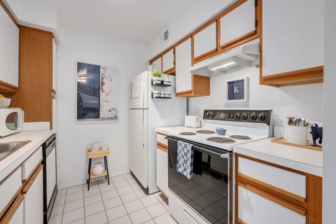 Tiny photo for 6109 Knoll Wood Road #102, Willowbrook, IL 60527 (MLS # 12655144)