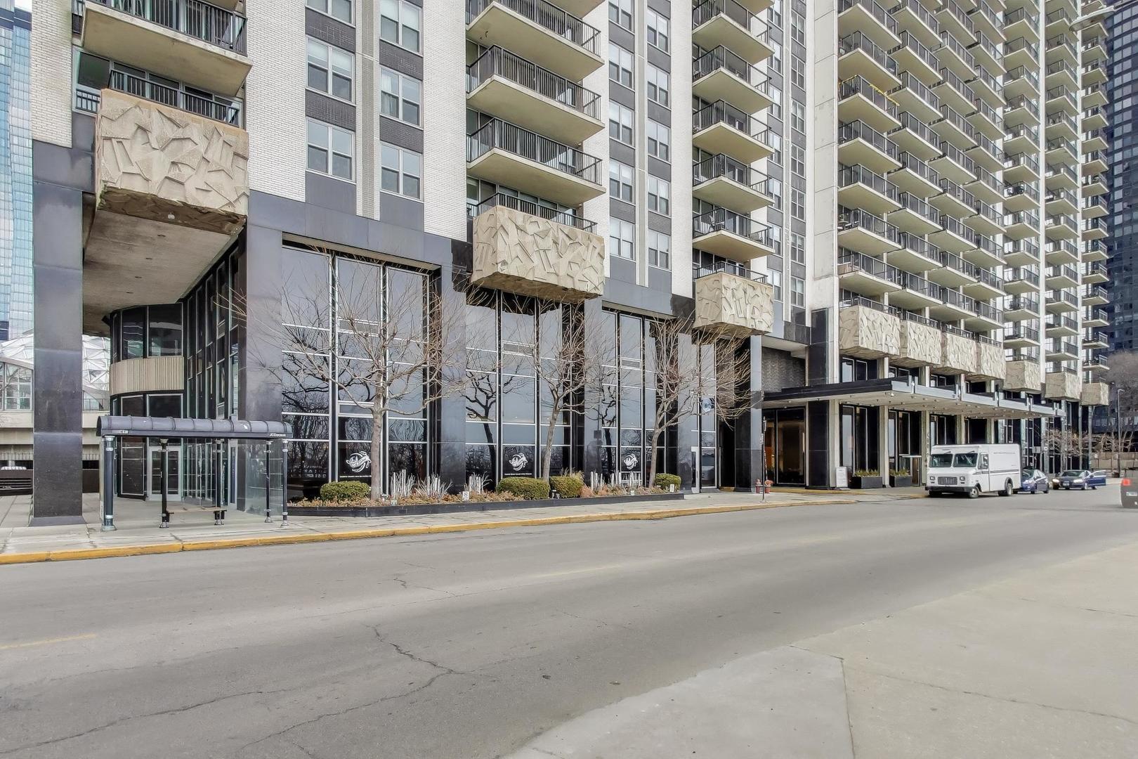 400 E Randolph Street 1727