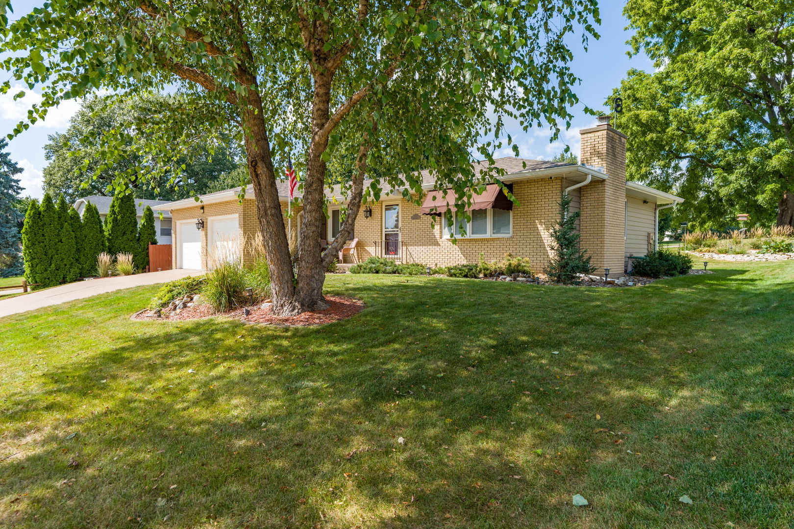 2226 E 33RD Street