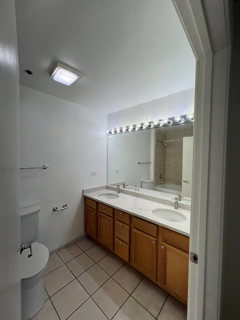 1525 S Sangamon Street 317-P