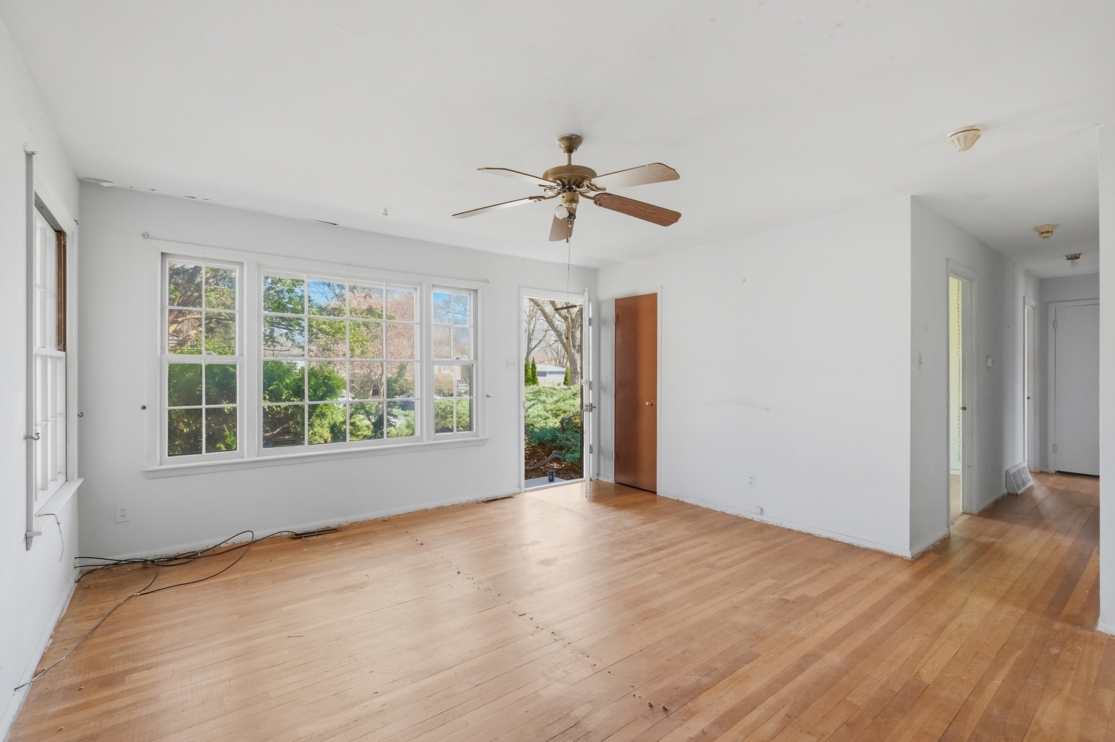 30W125 Claymore Lane