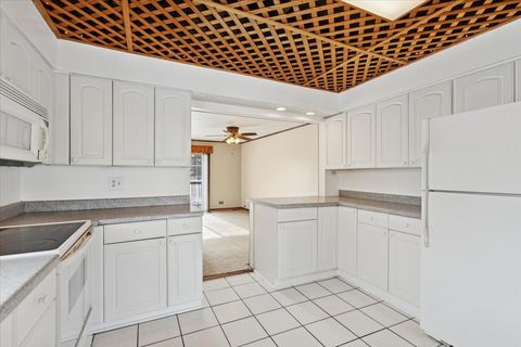 Tiny photo for 11333 72nd Street, Burr Ridge, IL 60527 (MLS # 12529105)