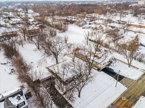 Tiny photo for 11333 72nd Street, Burr Ridge, IL 60527 (MLS # 12529105)