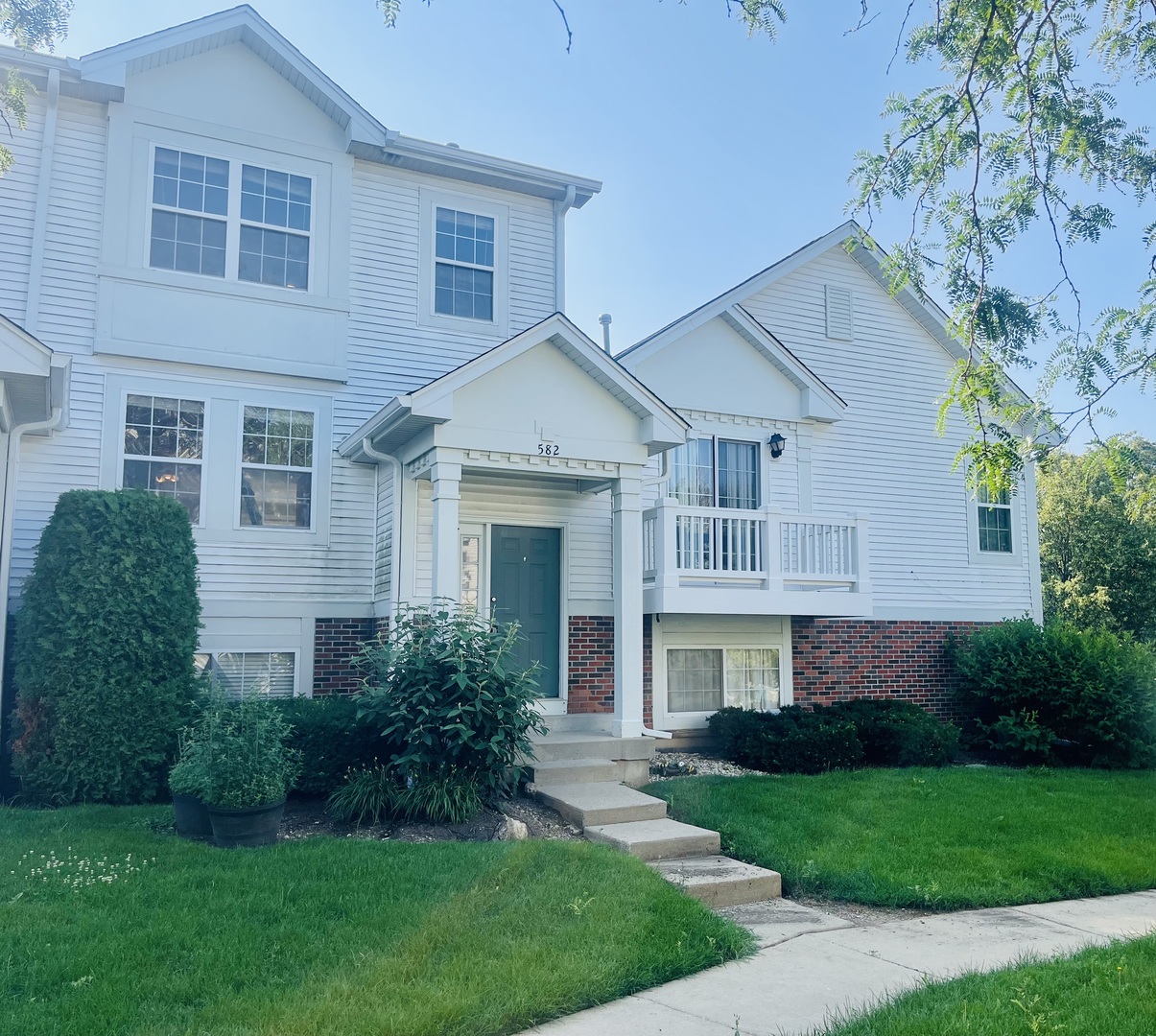 582 Holiday Lane