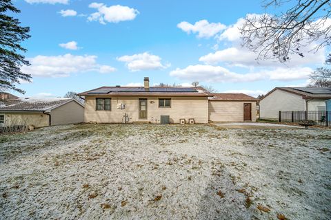 Tiny photo for 5213 W Greenbrier Drive, McHenry, IL 60050 (MLS # 12537541)