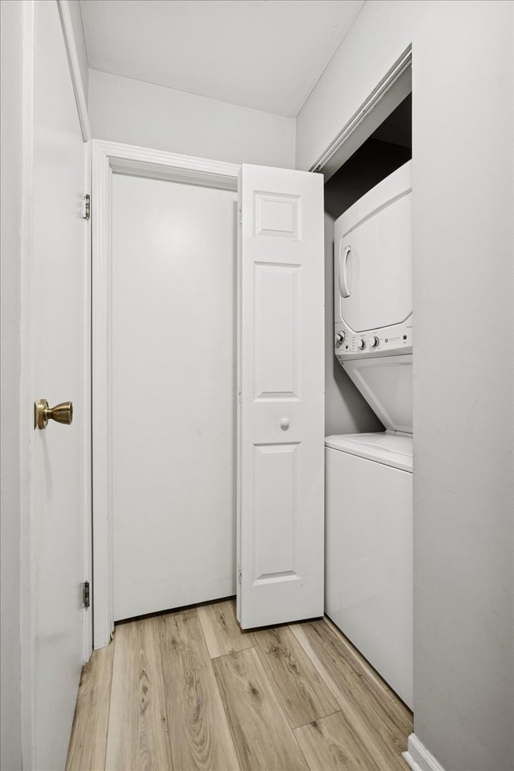 Chicago, Illinois 60656, United States, 2 Bedrooms Bedrooms, ,2 BathroomsBathrooms,Residential,Active,225680