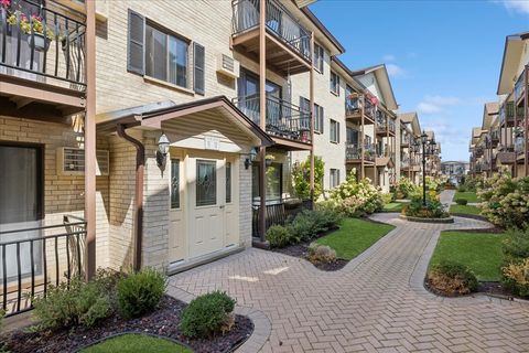 Photo of 5143 N East River Road #152B, Chicago, IL 60656 (MLS # 12493185)