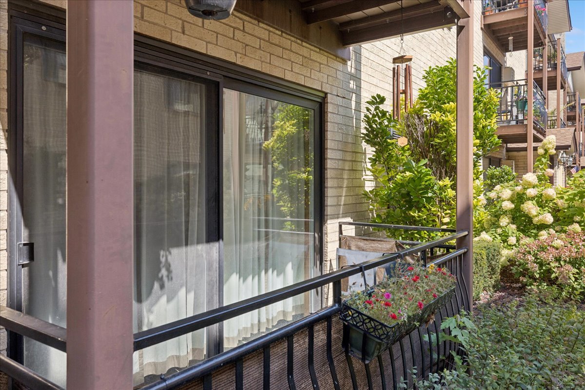 Chicago, Illinois 60656, United States, 2 Bedrooms Bedrooms, ,2 BathroomsBathrooms,Residential,Active,225680