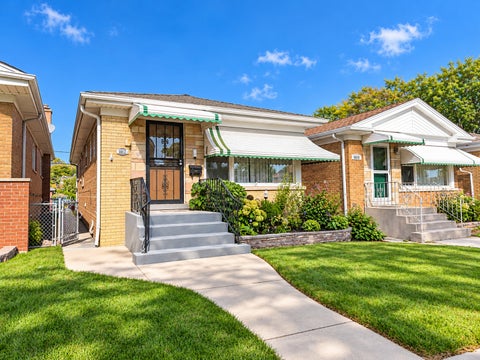 Photo of 6812 W Higgins Avenue, Chicago, IL 60656 (MLS # 12788247)