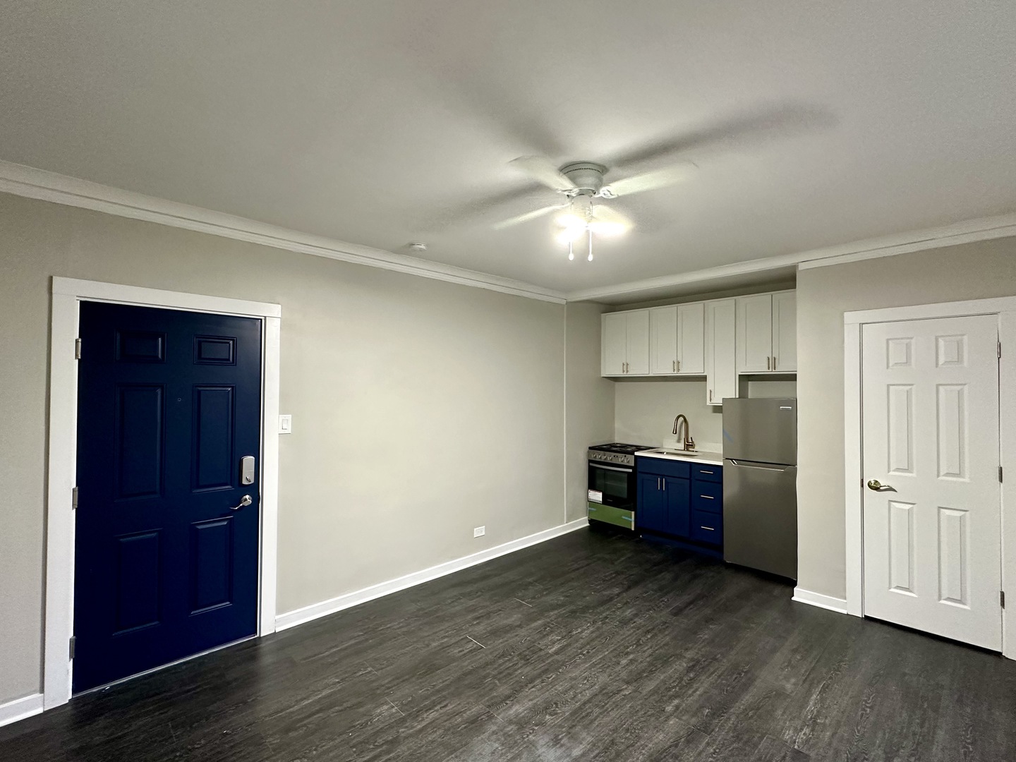 6540 N Glenwood Avenue G02