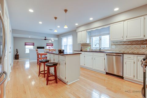 Tiny photo for 1515 Forever Avenue, Libertyville, IL 60048 (MLS # 12548213)