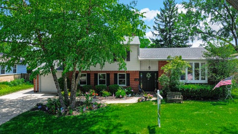 Photo of 1449 E Joan Drive, Palatine, IL 60074 (MLS # 12691491)