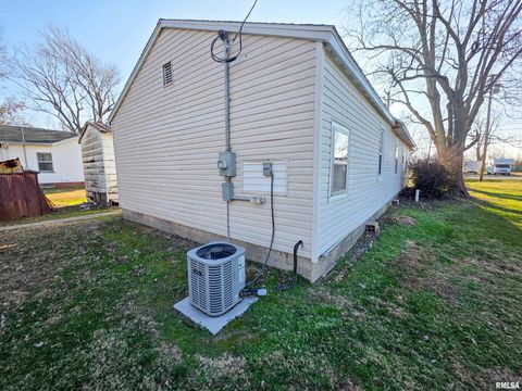 Tiny photo for 7847 Old Highway 50, Flora, IL 62839 (MLS # EB460820)