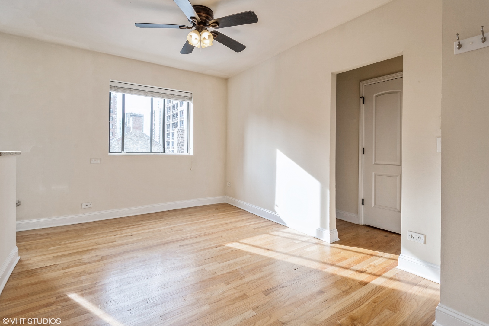 1430 N Dearborn Street 512