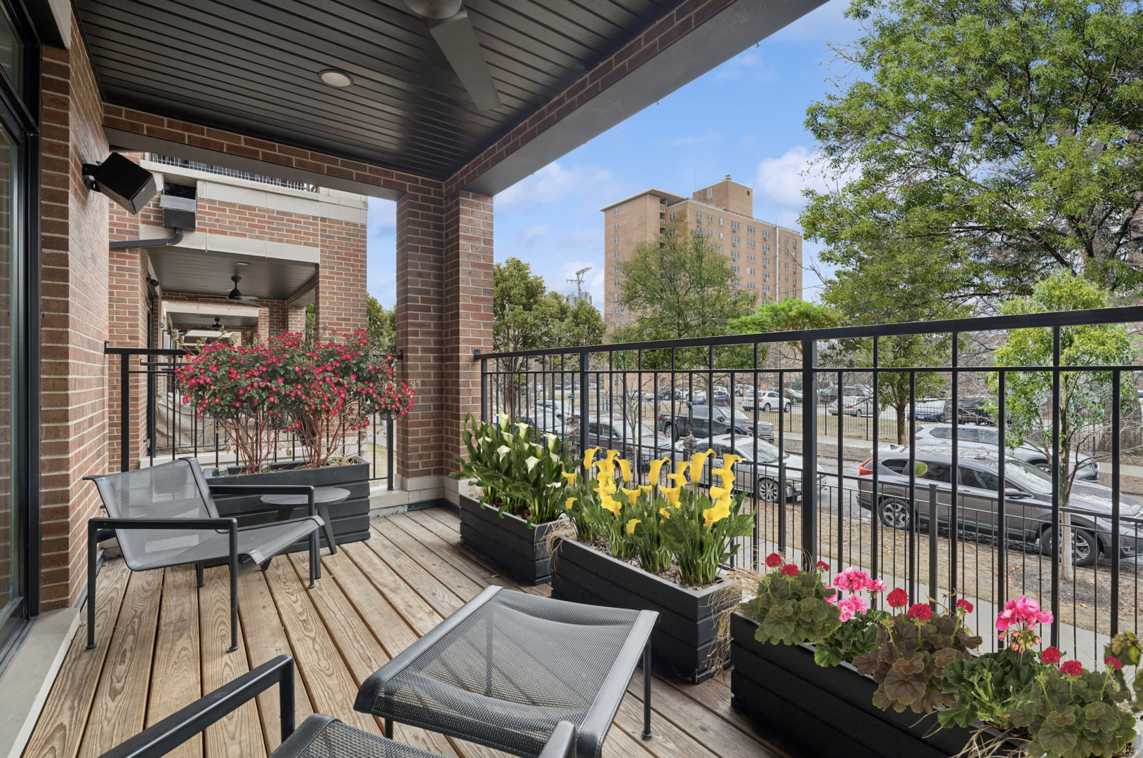 2028 W Le Moyne Street 1E