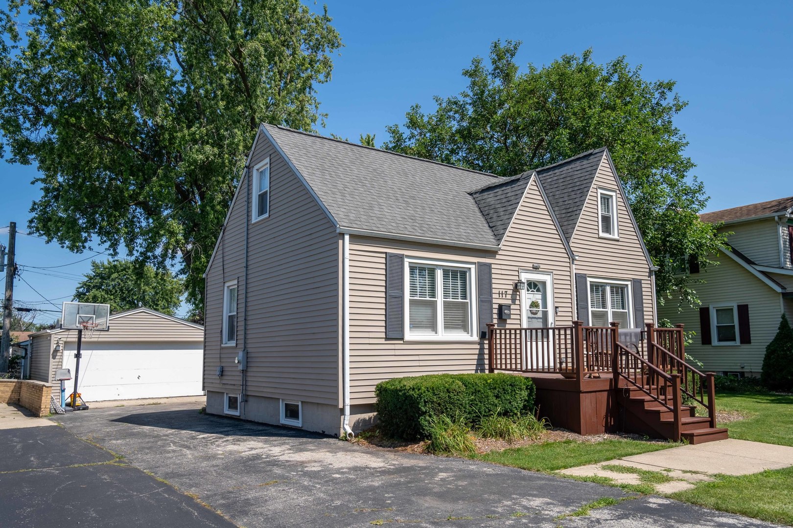 Photo 2 of 21 of 117 N Prater Avenue house