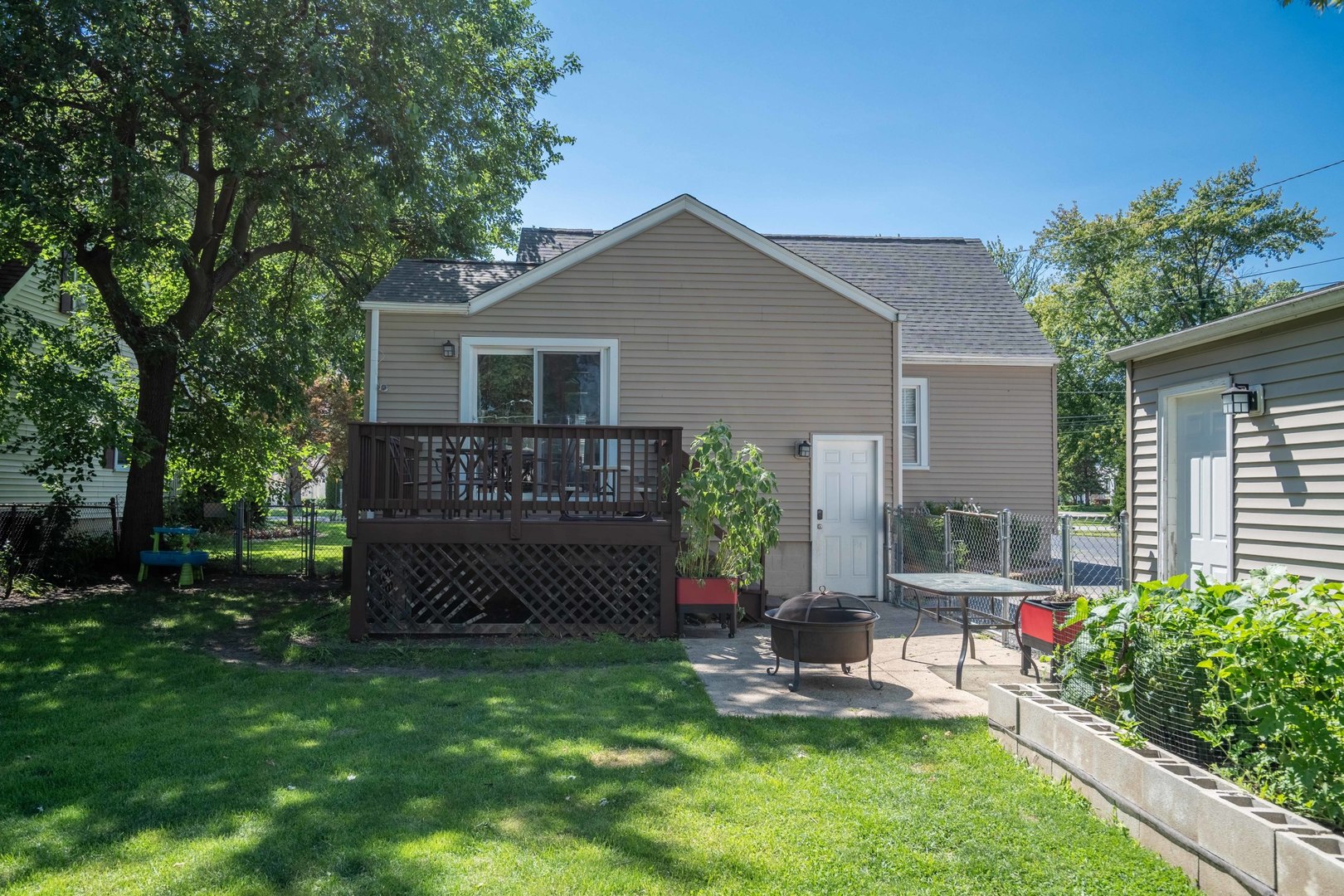 Photo 19 of 21 of 117 N Prater Avenue house