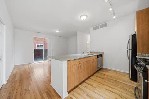 Tiny photo for 318 E 25th Place #2E, Chicago, IL 60616 (MLS # 12737139)