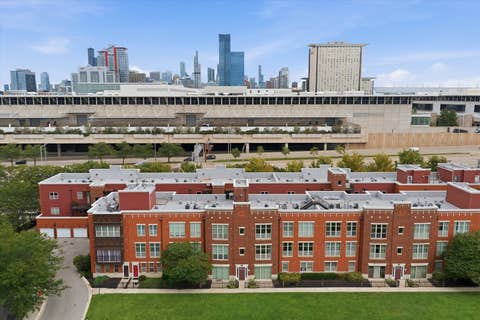 Tiny photo for 318 E 25th Place #2E, Chicago, IL 60616 (MLS # 12737139)