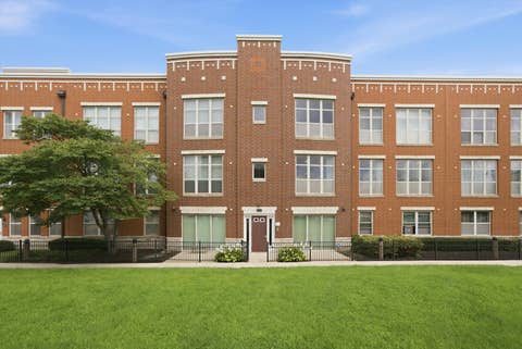 Photo of 318 E 25th Place #2E, Chicago, IL 60616 (MLS # 12737139)