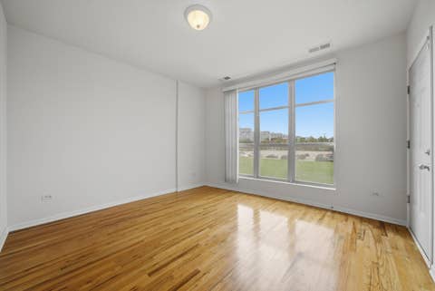 Tiny photo for 318 E 25th Place #2E, Chicago, IL 60616 (MLS # 12737139)